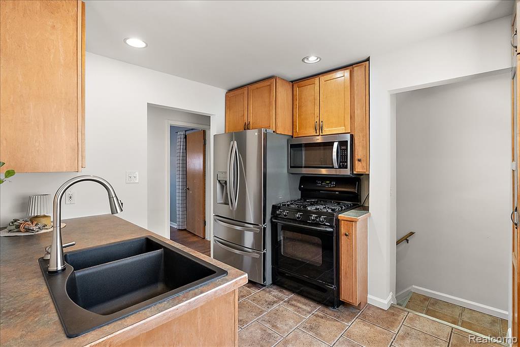 4205 Katherine Street, Dearborn Heights, MI 48125 — Photo 13