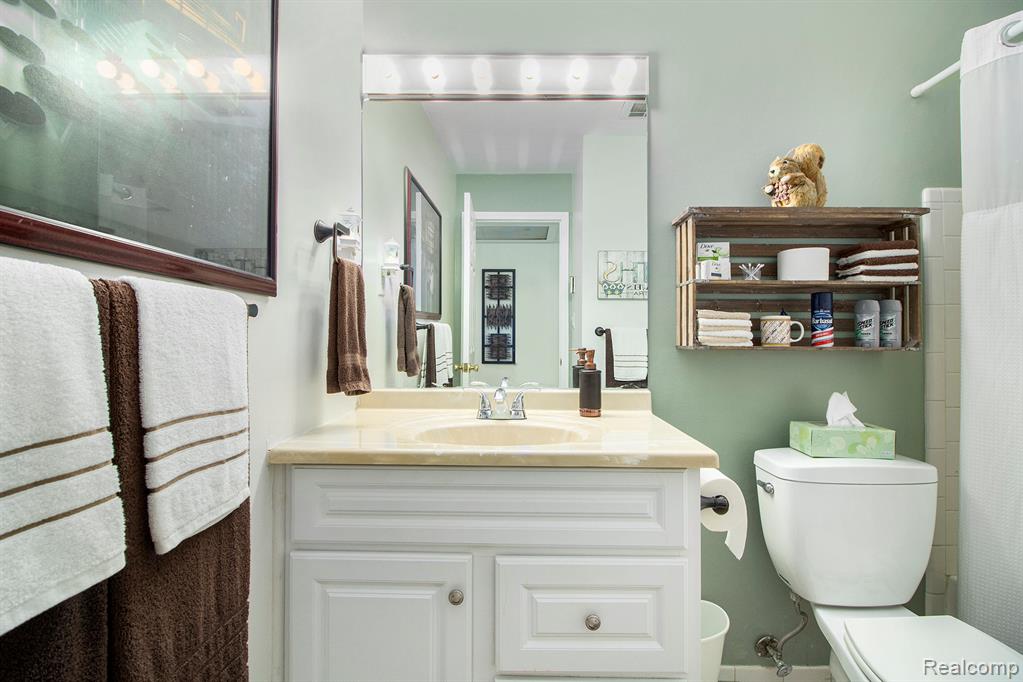 1842 Colonial Village Way, 4, Waterford, MI 48328 — Photo 13