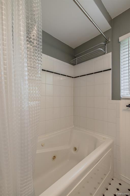 8701 Sherwood Drive, Davisburg, MI 48350 — Photo 32