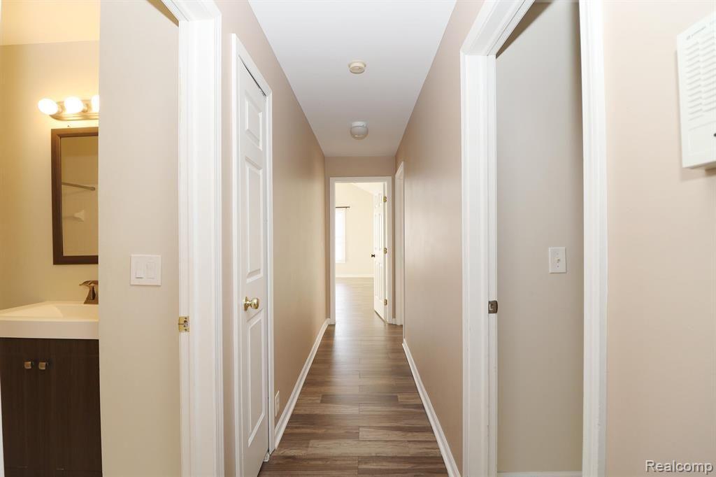 5302 ROYAL VALE Lane, Dearborn, MI 48126 — Photo 24