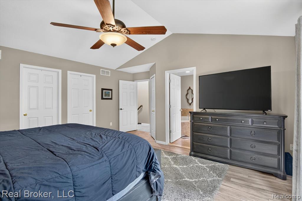 15156 Oak Valley Lane, Monroe, MI 48161 — Photo 22