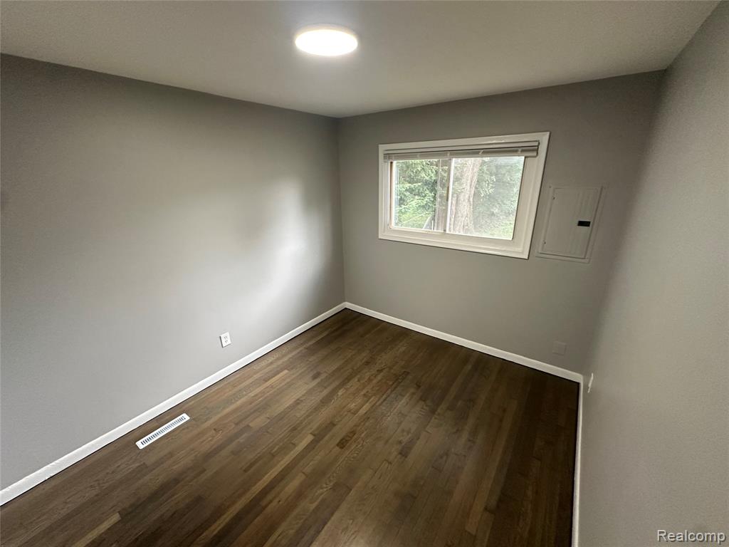 4640 Edgewood Street, Dearborn Heights, MI 48125 — Photo 6
