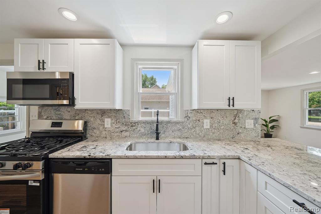 6097 Grove Avenue, Grand Blanc, MI 48439 — Photo 14