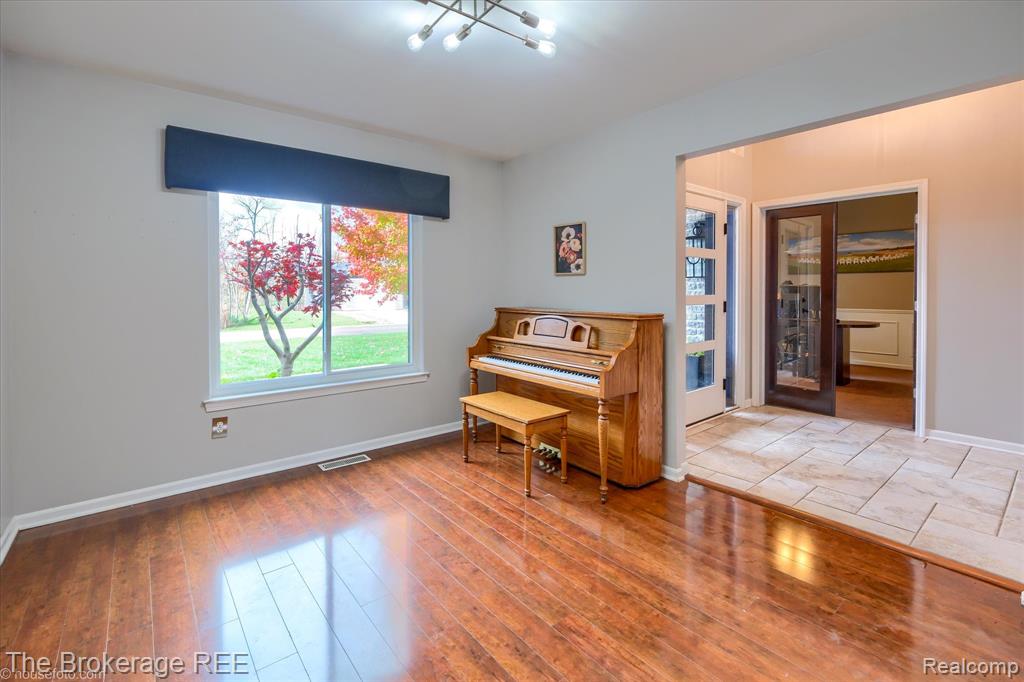 5239 Farmridge Lane, Grand Blanc, MI 48439 — Photo 28