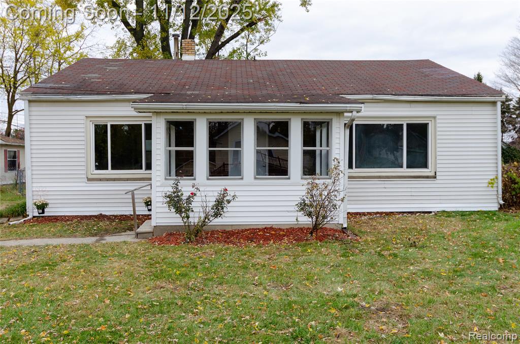 577 Peacock Avenue, Pontiac, MI 48340 — front exterior