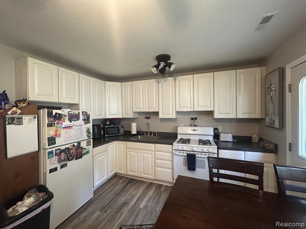 511 Alfred Court, Ortonville, MI 48462 — Photo 4
