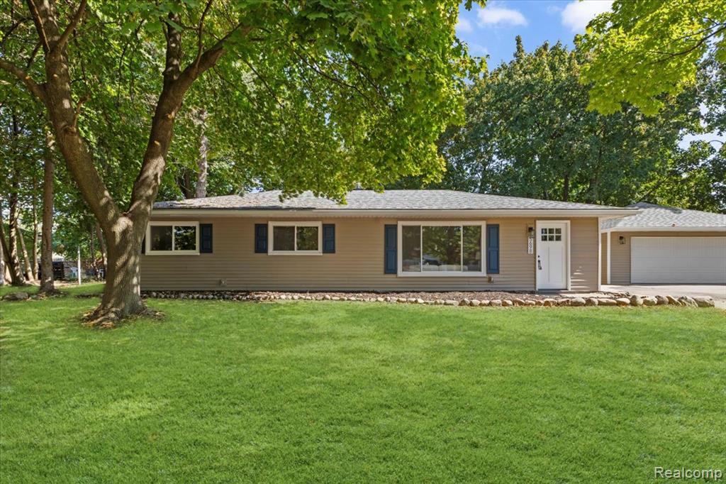 5698 Everest Drive, Clarkston, MI — Photo 2
