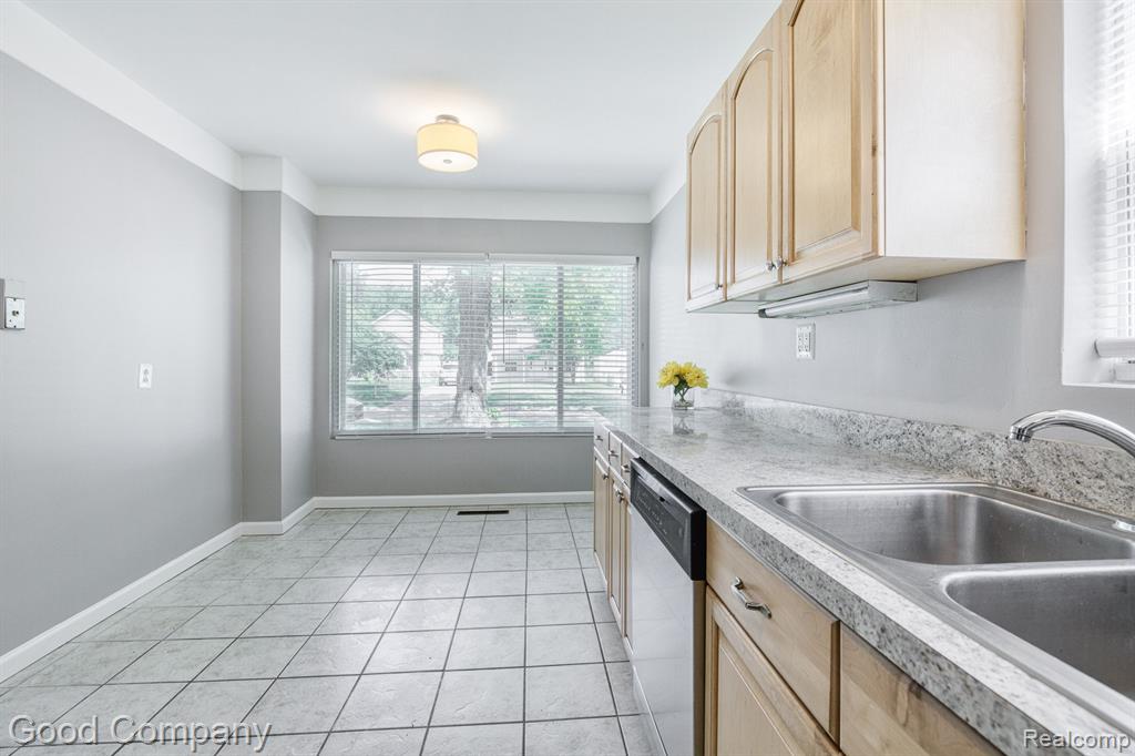 926 MILLARD Avenue, Royal Oak, MI 48073 — Photo 14