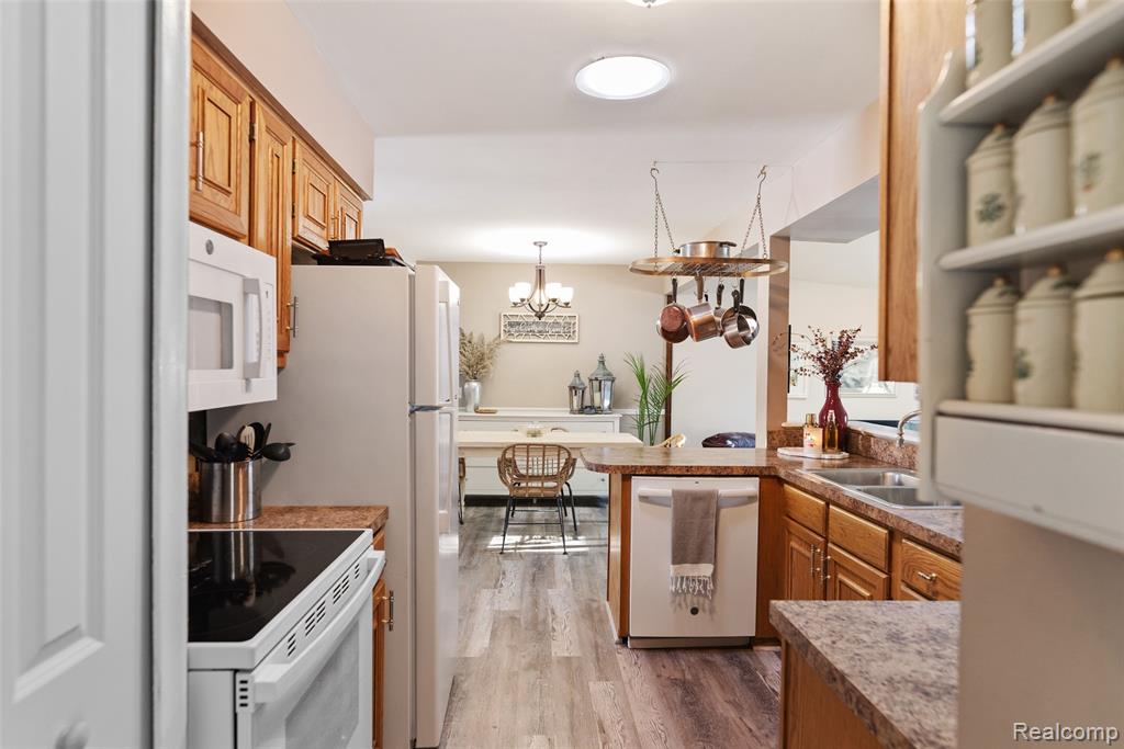 608 Autumn Drive, Flushing, MI 48433 — Photo 11