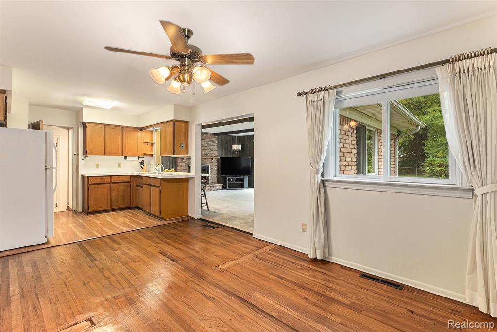 4425 Old Colony Drive, Flint, MI 48507 — Photo 25