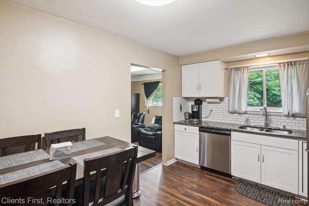 9243 HIX Road, Livonia, MI 48150 — Photo 10