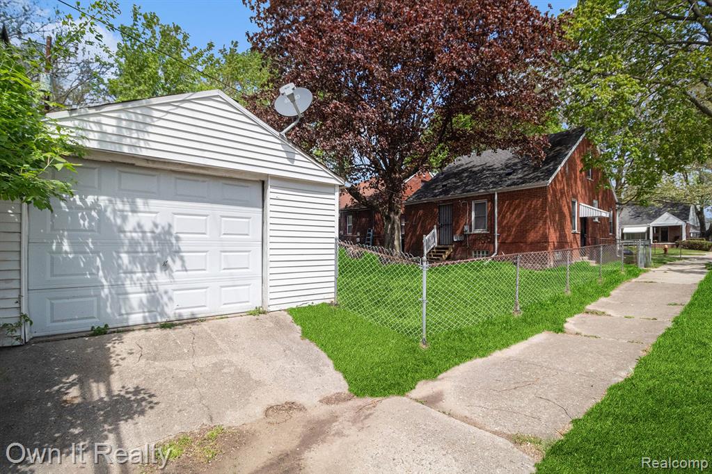 9901 CHATHAM, Redford, MI 48239 — Photo 31