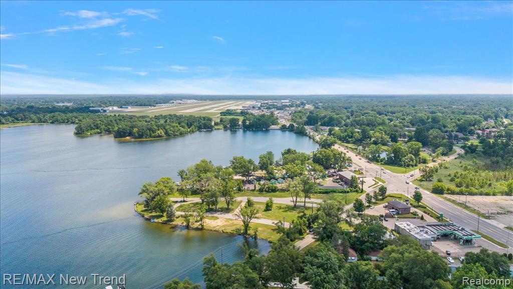 8300 Pontiac Lake Road, White Lake, MI — Photo 15