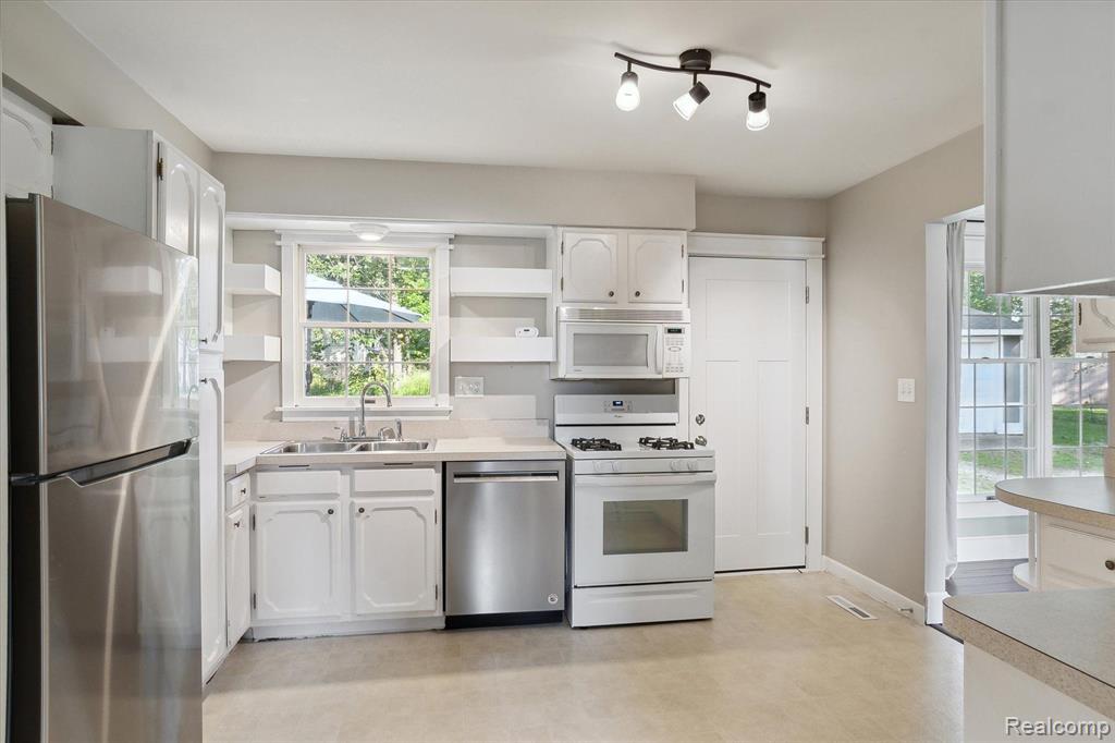 550 ROSELANE Drive, Howell, MI 48843 — Photo 15