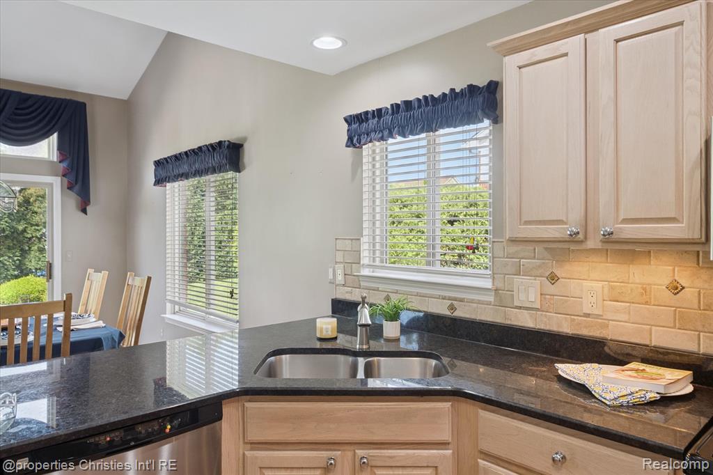 4831 Sunderland Drive, Sterling Heights, MI 48314 — Photo 21