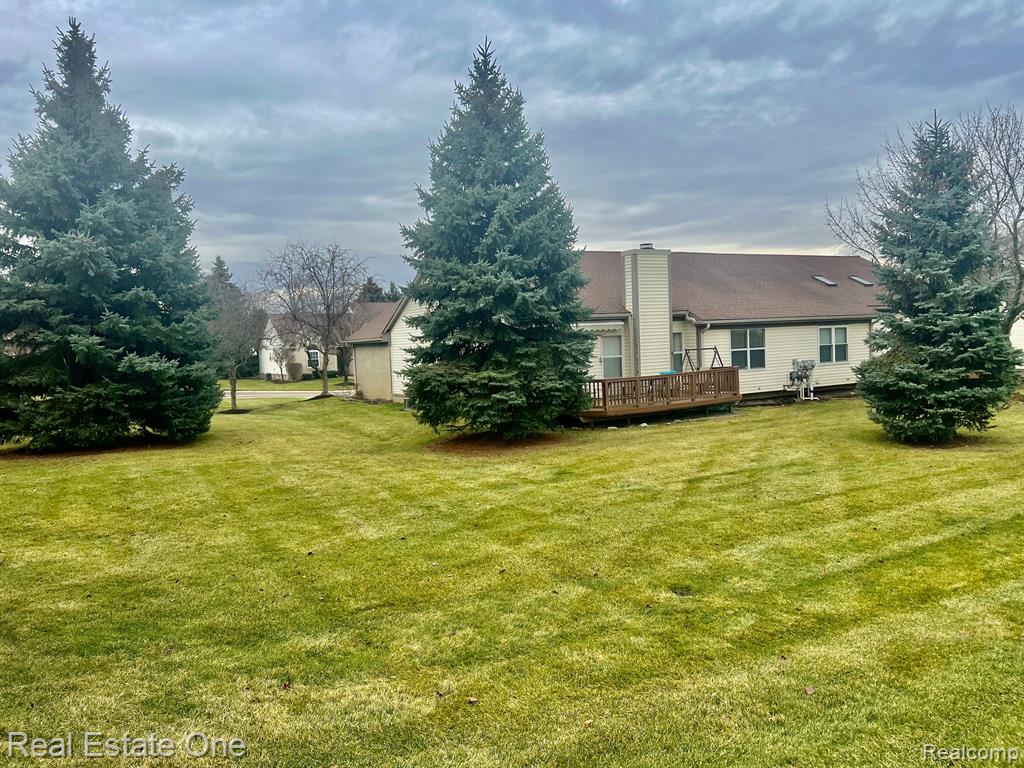 240 WINDING BROOK, 104, Commerce Twp, MI 48390 — Photo 3