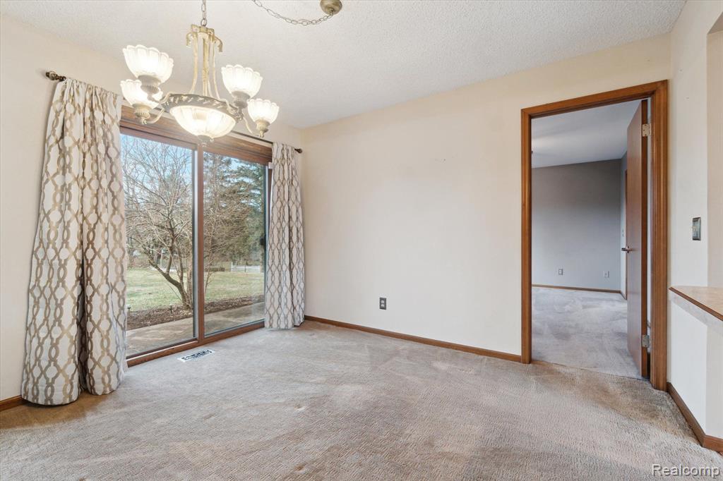 9400 ENGLISHMAN Drive, Fenton, MI 48430 — Photo 11