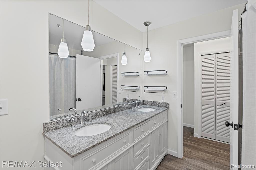2461 N Long Lake Road, Fenton, MI 48430 — Photo 31