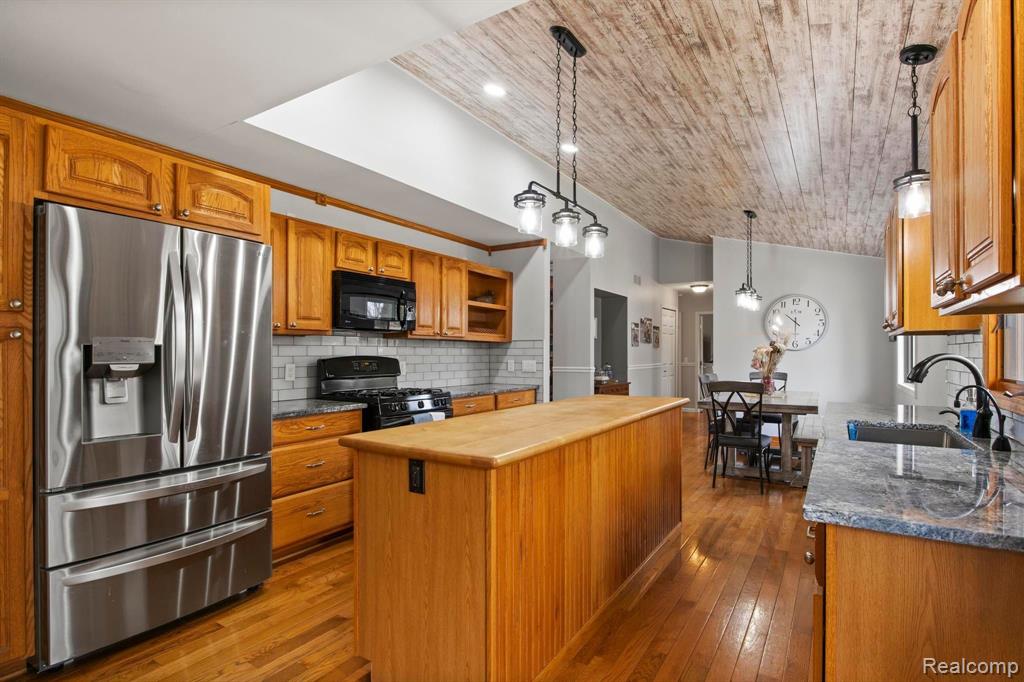 4025 PRESIDENTIAL Way, Highland, MI 48356 — Photo 47