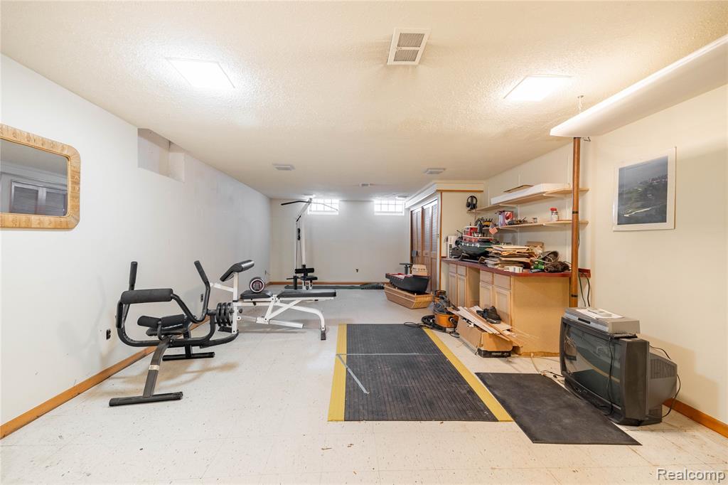 472 Riverside Drive, Wyandotte, MI 48192 — Photo 32