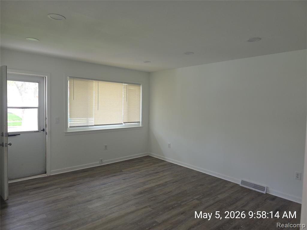 4843 KATHERINE Street, Dearborn Heights, MI 48125 — Photo 3
