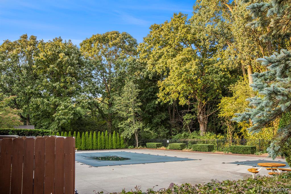 4165 Berkshire Drive, Sterling Heights, MI 48314 — Photo 24