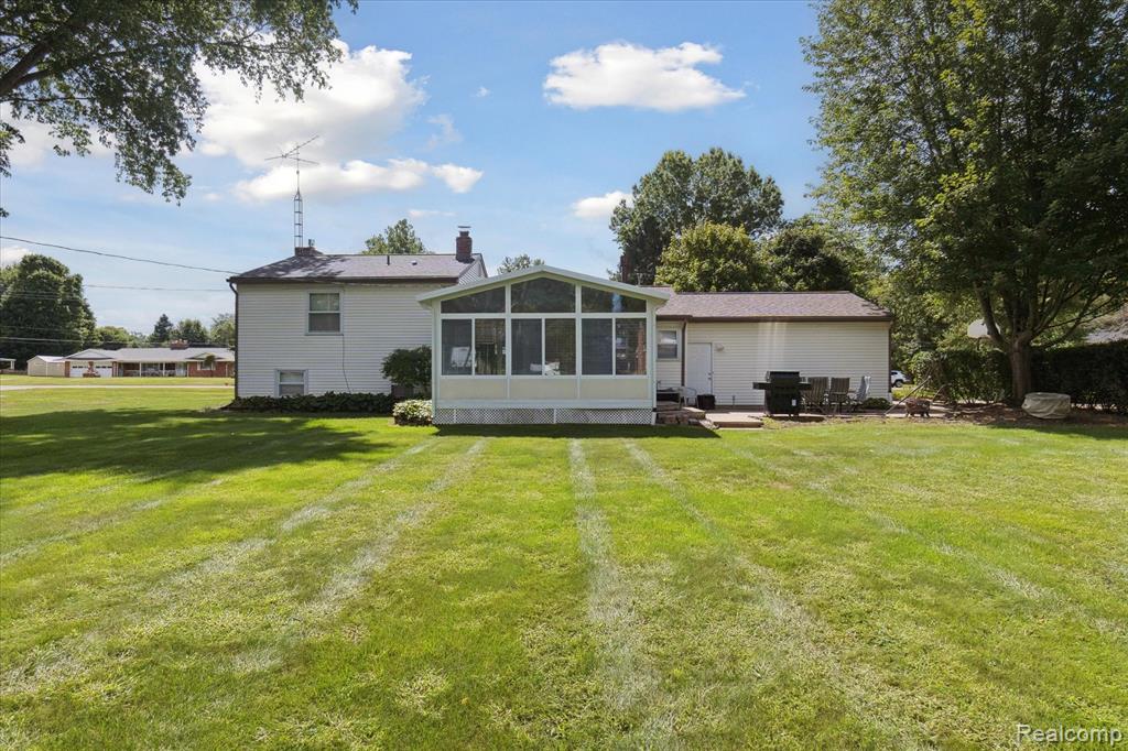 6233 Golfview Drive, Burton, MI 48509 — Photo 44