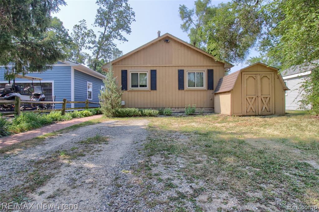 2475 Jackson Boulevard, Highland, MI 48356