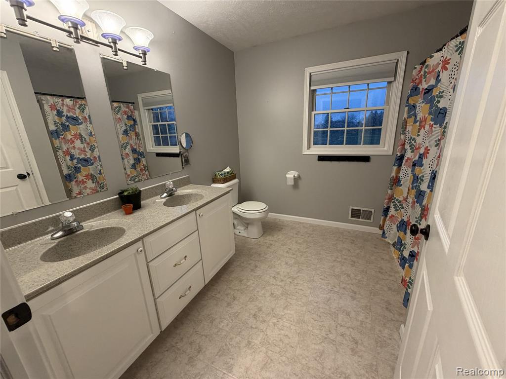 7674 SE Golf Meadows Drive, Caledonia, MI, 49316