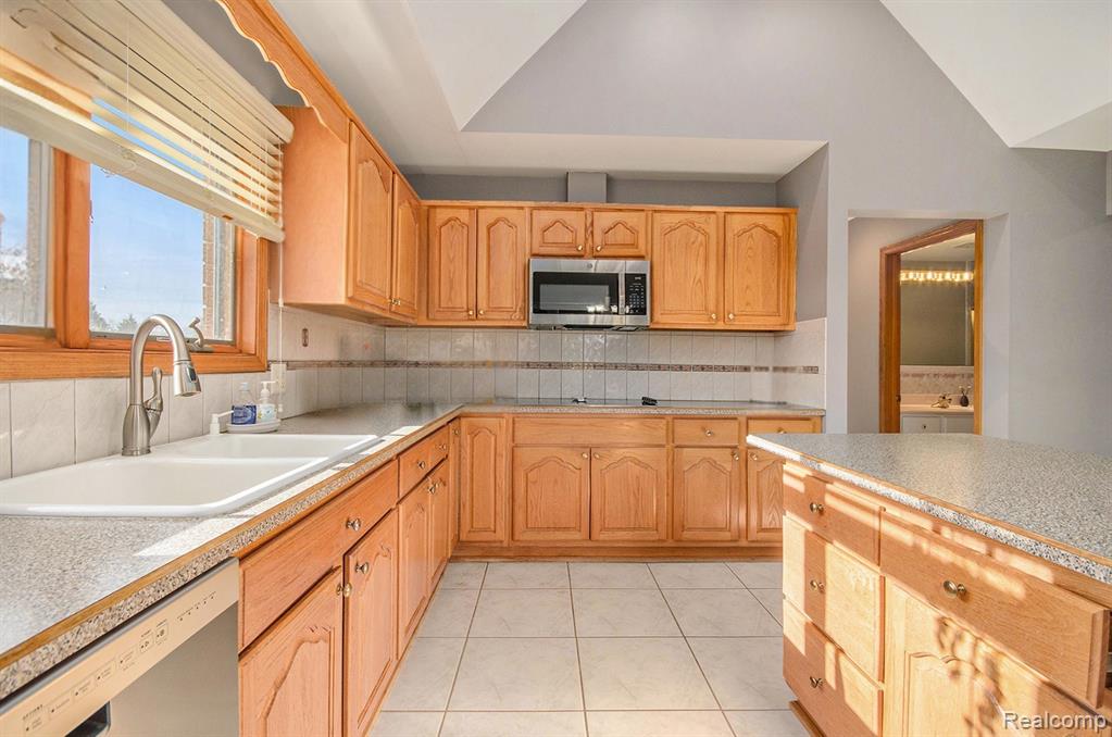 62704 Schoenherr Road, Washington, MI — Photo 13