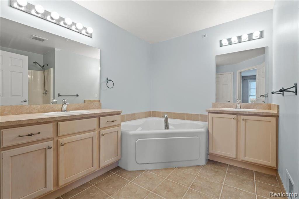 50111 HARDING Street, 121, Canton, MI 48188 — Photo 18