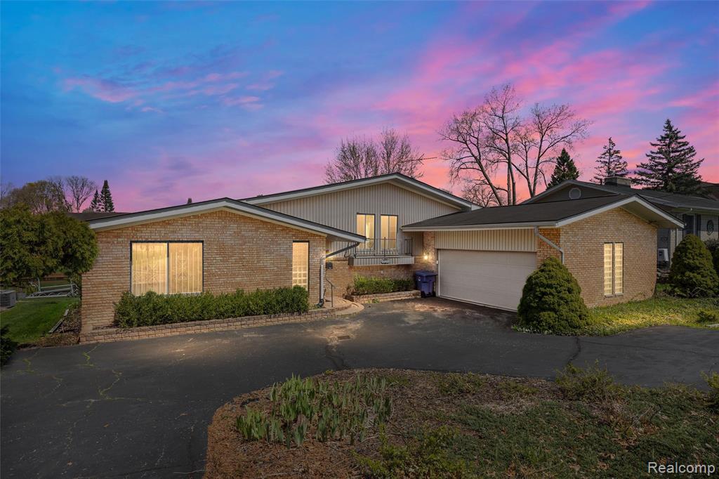 3036 Shawnee Lane, Waterford, MI 48329