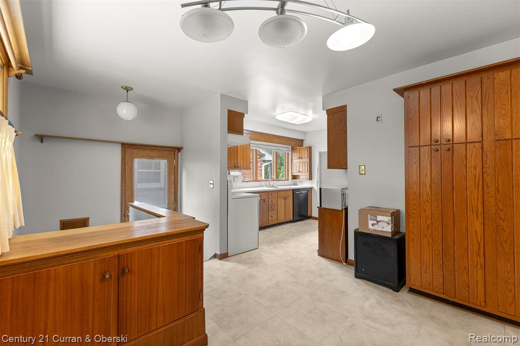 6200 Burger Street, Dearborn Heights, MI 48127 — Photo 16