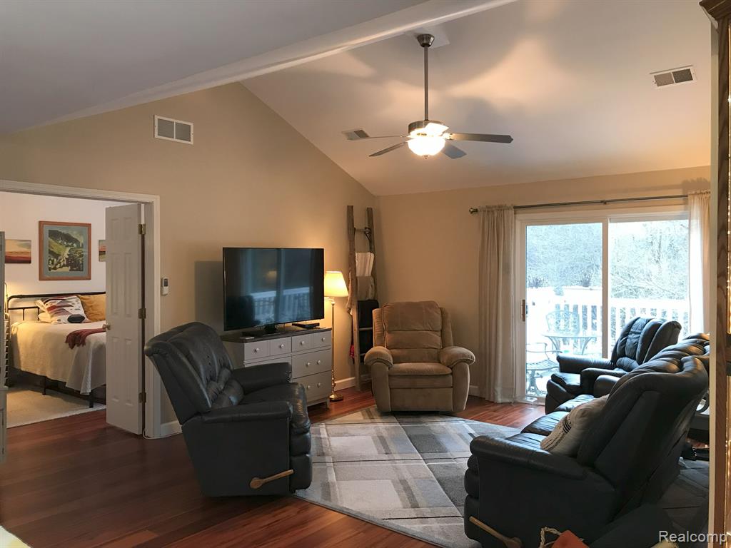 756 FIELDSTONE Circle W, Chelsea, MI 48118 — Photo 10