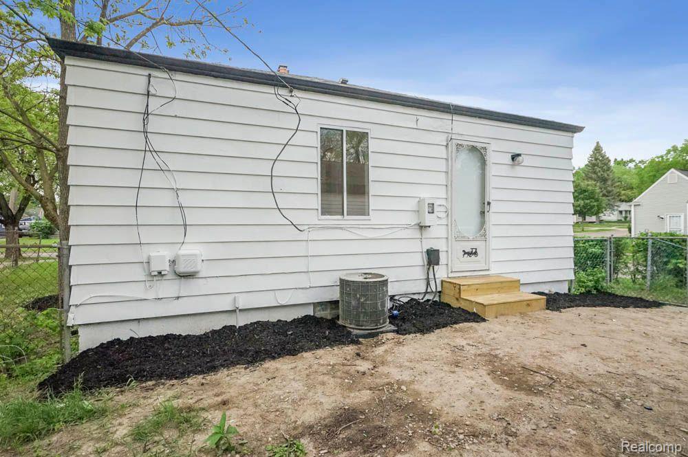 620 2ND Avenue, Pontiac, MI 48340 — Photo 5
