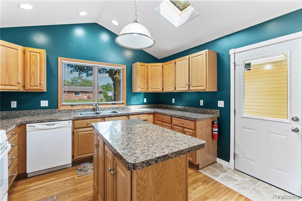 6411 Brookview Drive, Grand Blanc, MI 48439 — Photo 10