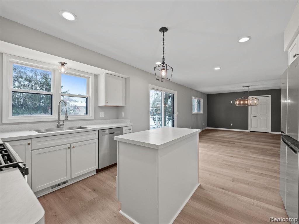 6866 SERENITY Drive, Troy, MI 48098 — Photo 12