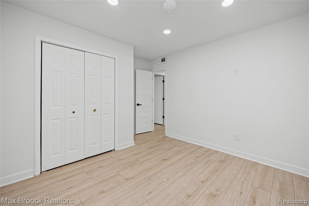 4241 S Shore Street, Waterford, MI 48328 — Photo 24