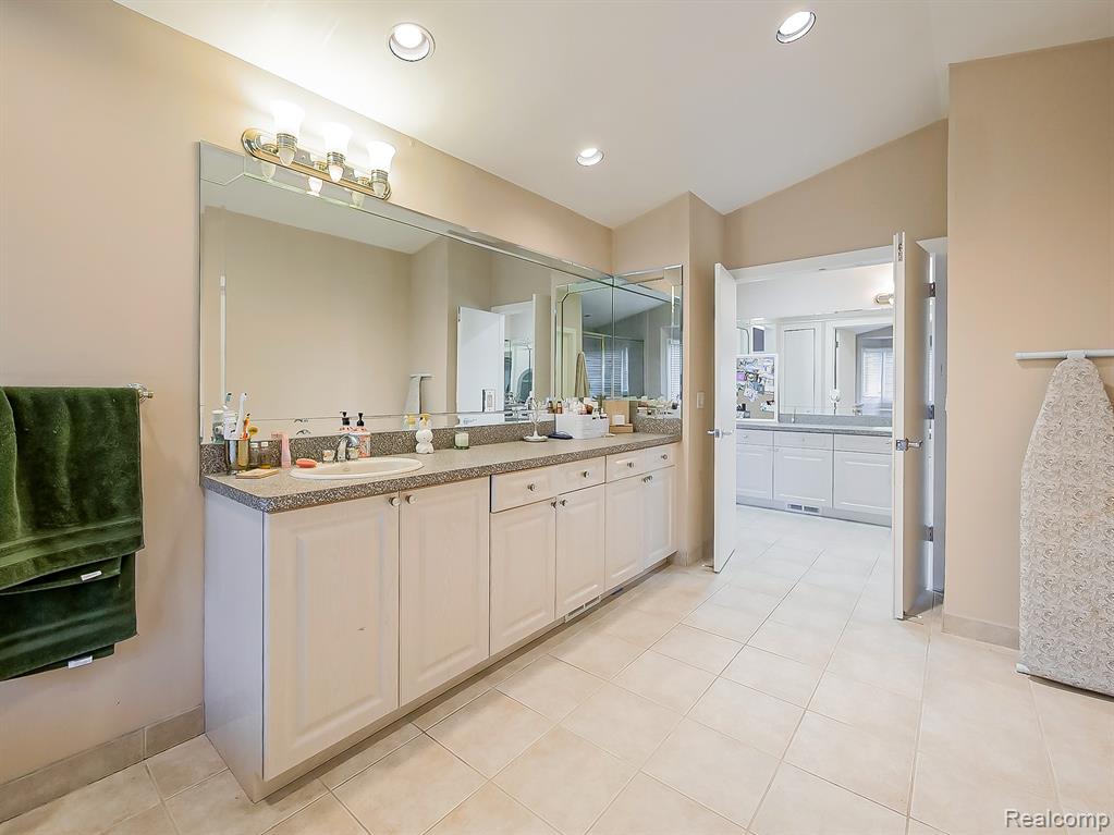 6310 Branford Drive, West Bloomfield, MI — Photo 54