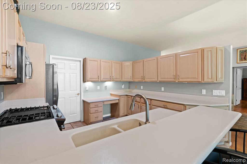 5770 Point Of The Woods Drive, West Bloomfield, MI 48324 — Photo 8