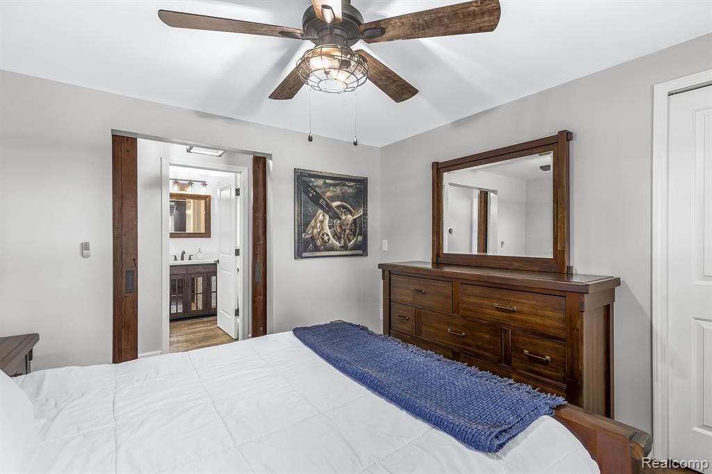 6581 WINDIATE Road, Waterford, MI 48329 — Photo 15