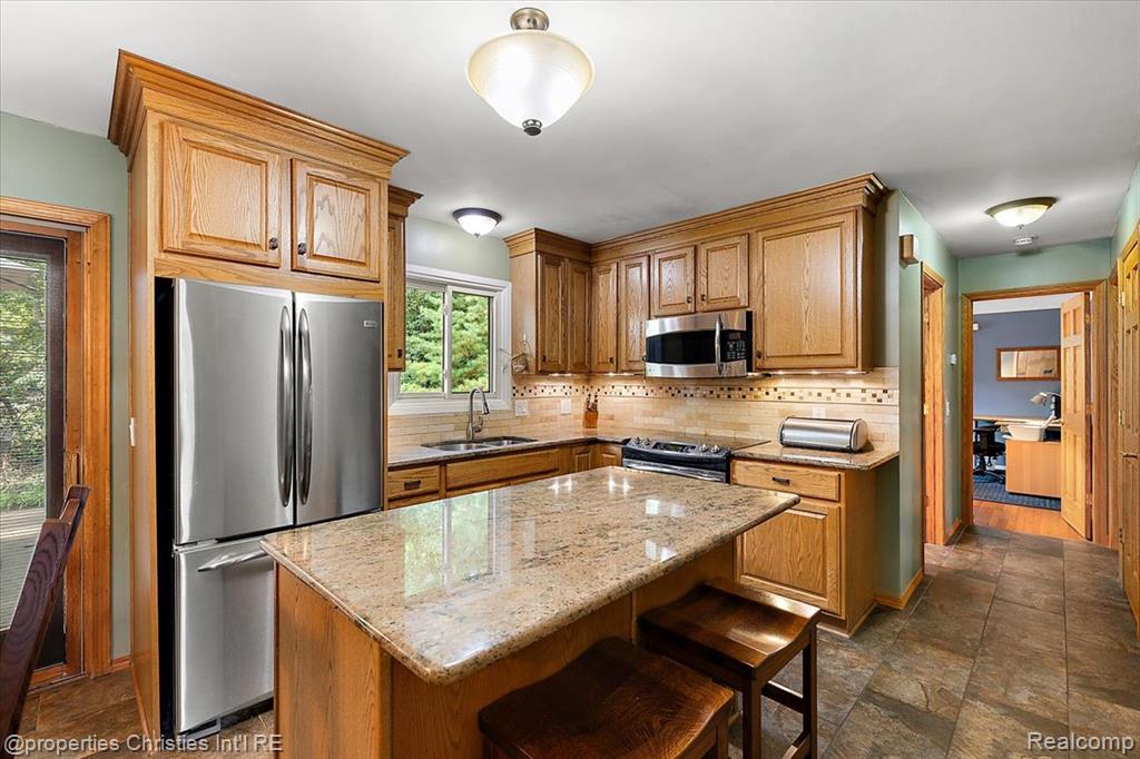 42737 Steepleview Court, Northville, MI 48168 — Photo 17