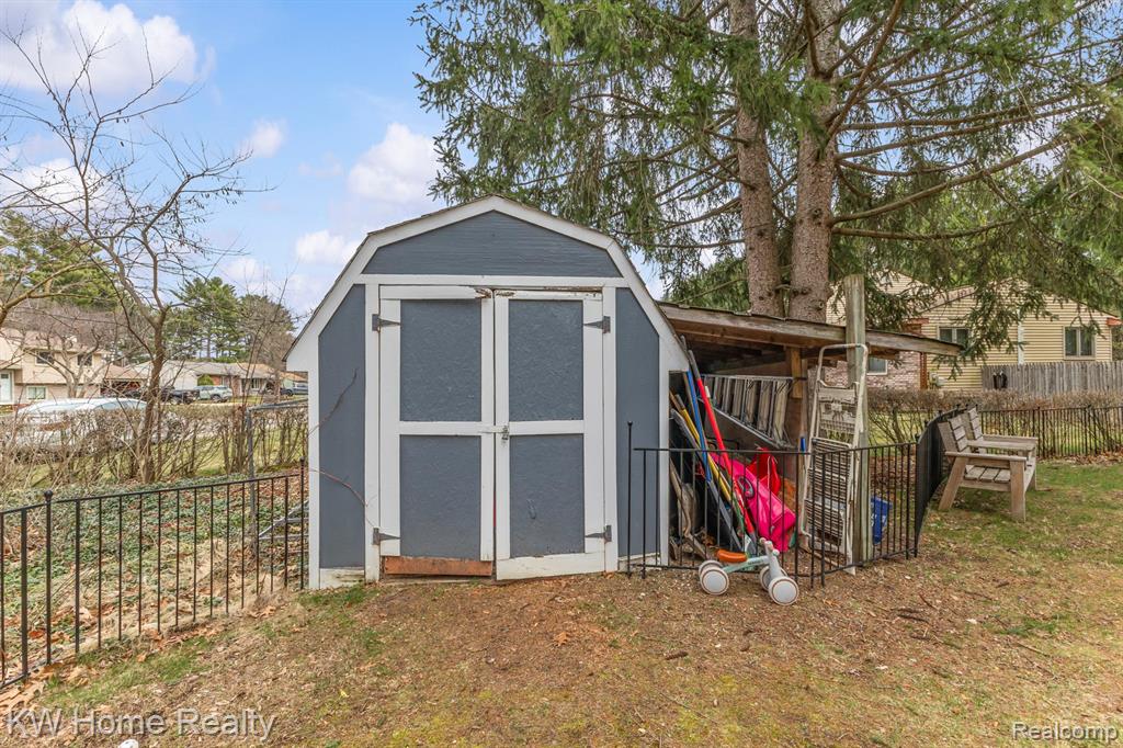 4215 Newton Road, Commerce Twp, MI 48390 — Photo 26