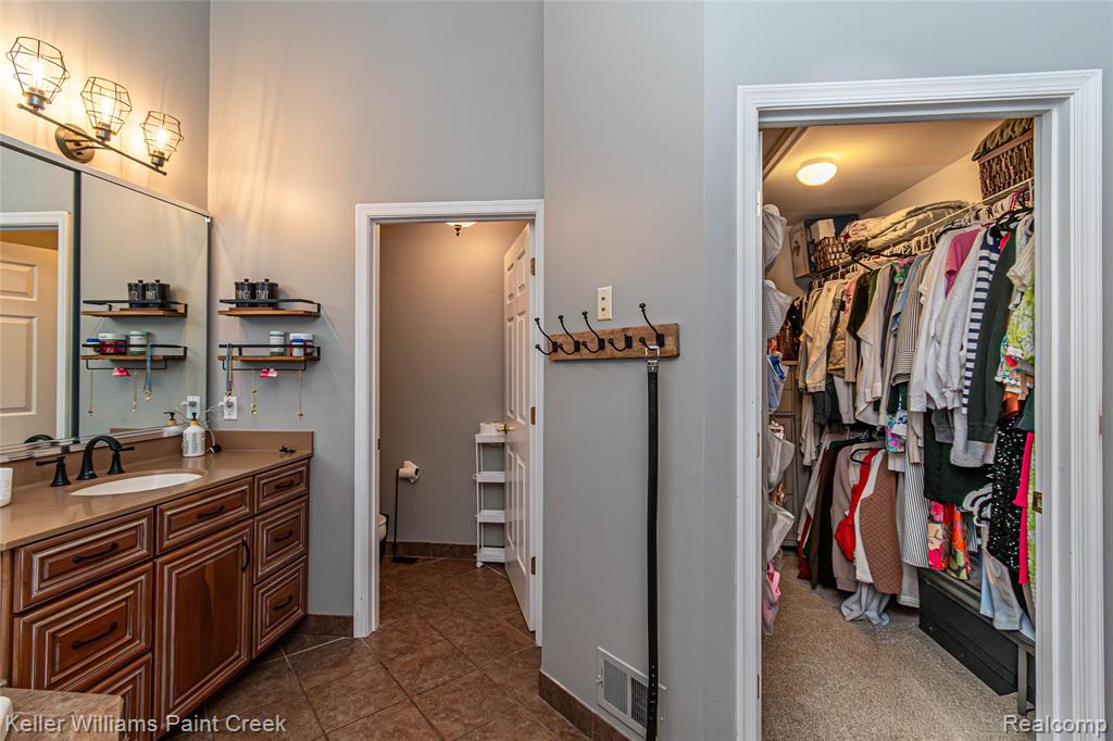 877 Wynstone Circle N, Oakland, MI — Photo 47