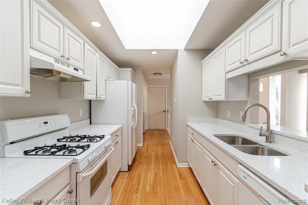 48619 Sugarbush Court, Shelby Twp, MI 48315 — Photo 14