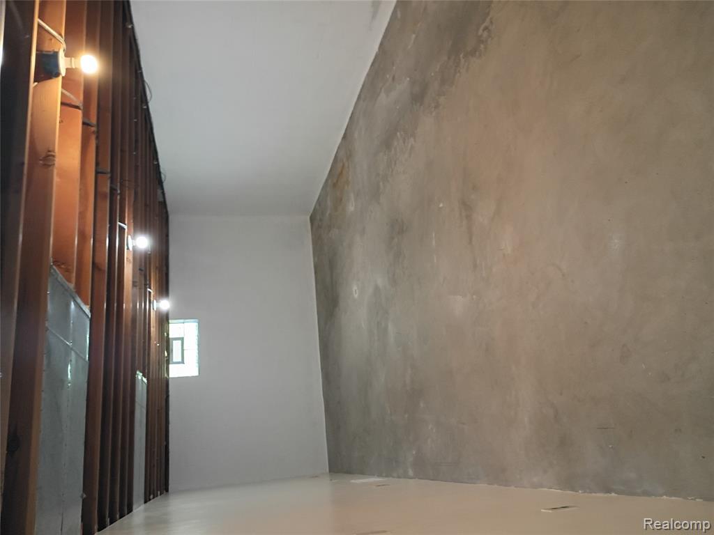 9766 Amanda Drive, Fowlerville, MI 48836 — Photo 32