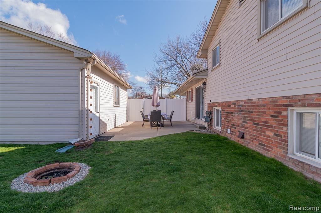 13257 Strong Boulevard, South Rockwood, MI — Photo 10