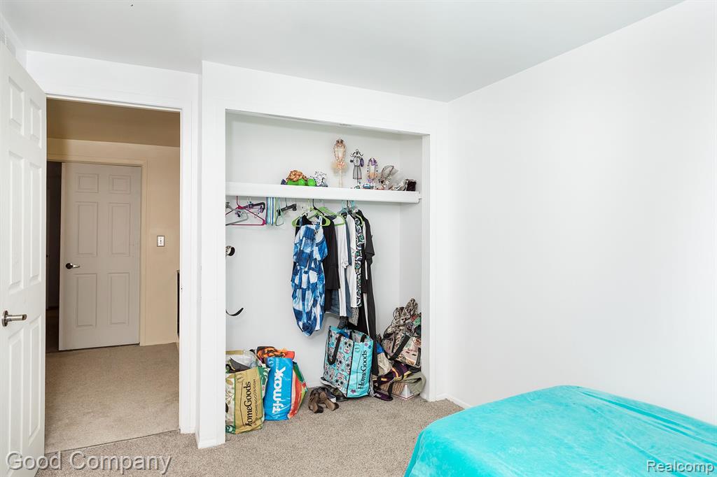 28562 REGENT Court S, Southfield, MI 48076 — Photo 18
