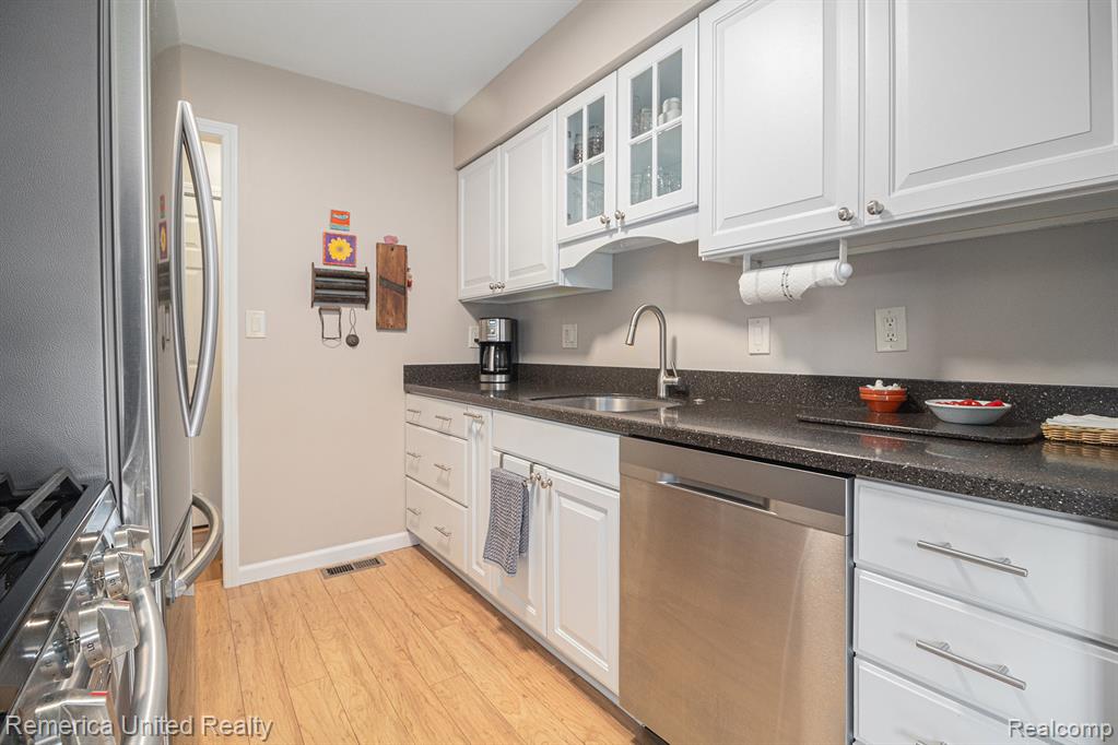 2802 Bombridge Court, Ann Arbor, MI 48104 — Photo 7