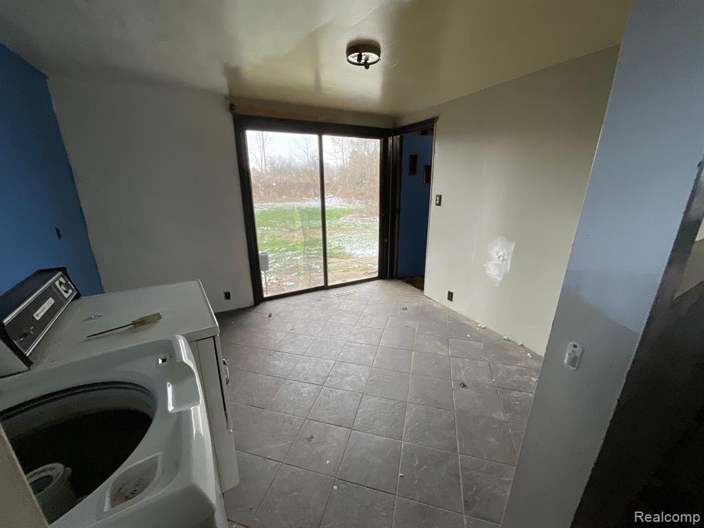 4530 EAST Road, Leonard, MI 48367 — Photo 15